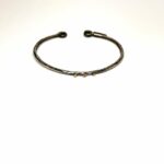 Braçalet esclava de plata, amb diamant i dos piquets d'or