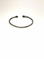 Braçalet esclava de plata, amb diamant i dos piquets d'or