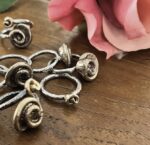 Anell de plata amb rosa gran de bronze - Imatge 4