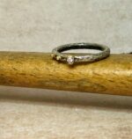 Anell de plata amb diamant i dos topets d'or groc - Imatge 4