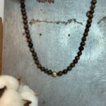 Collaret boles banús i central d'or groc